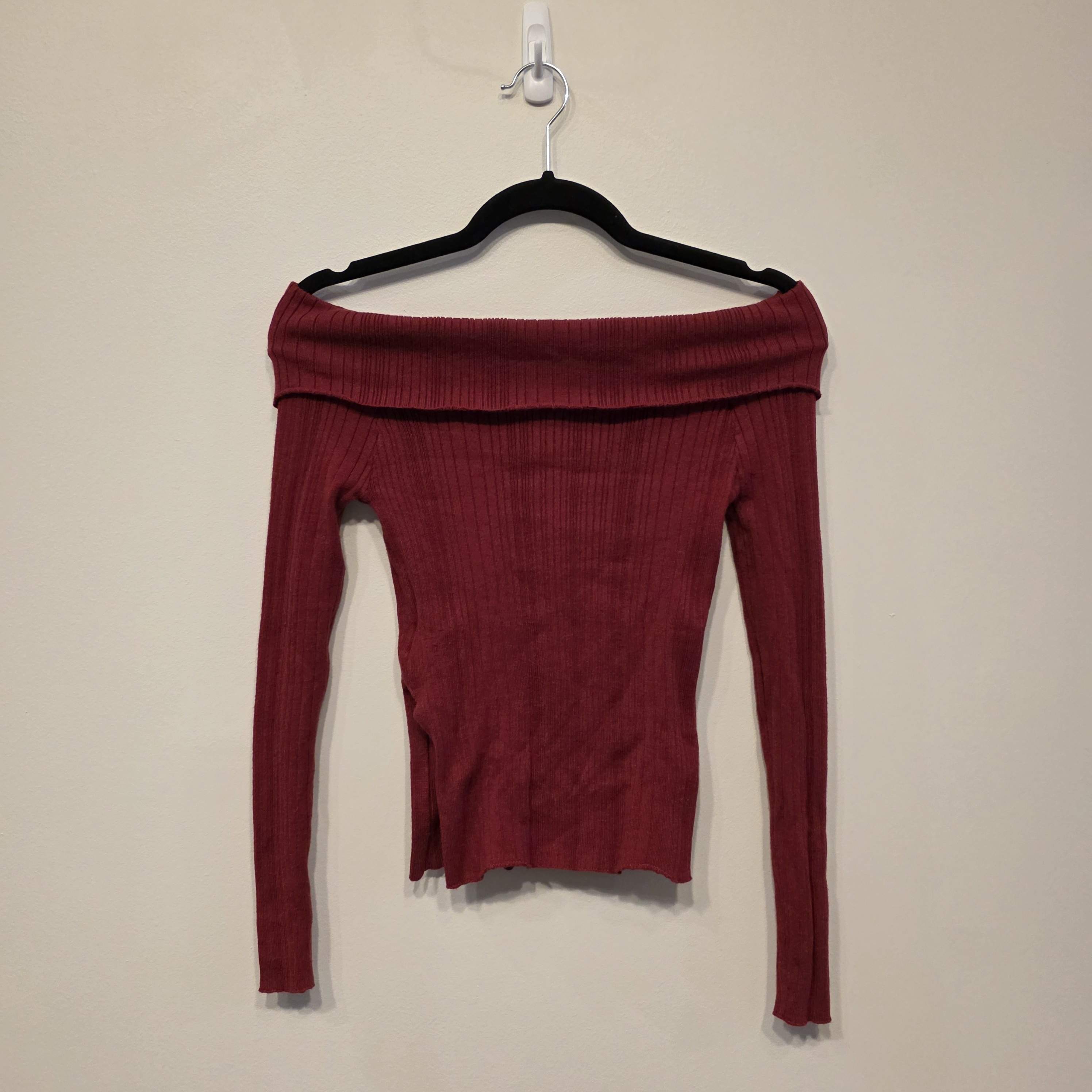 Off-Shoulder Ribbed Sweater - Red